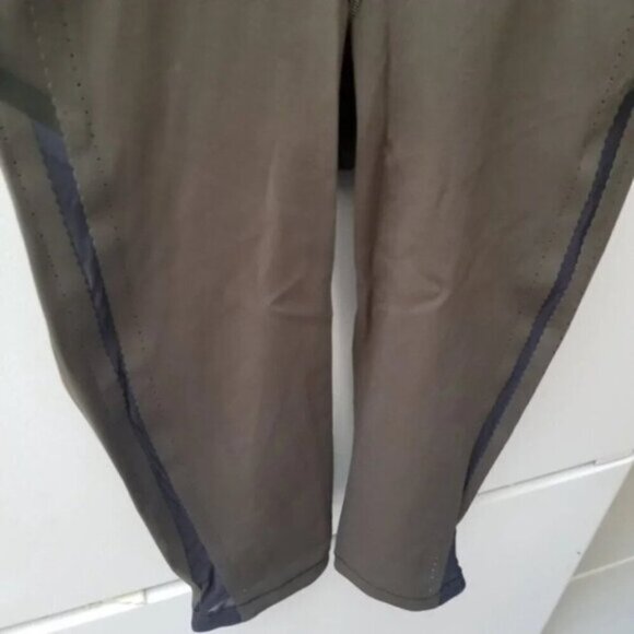 Lululemon Smooth Stride Crop Dark Olive / Black 4 - Picture 6 of 9